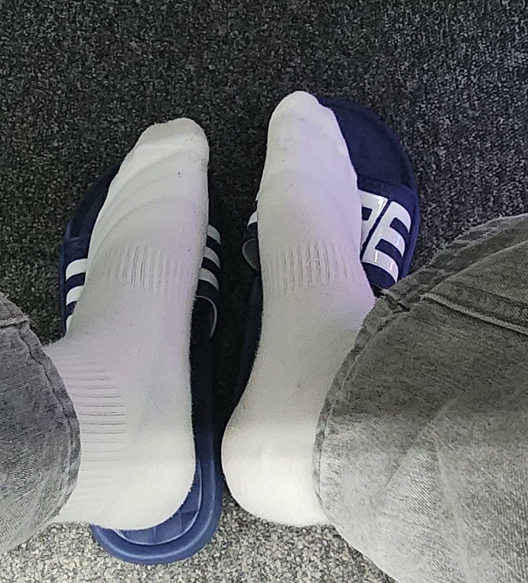 allst_blue's tweet photo. #남자발 #흰양말 #malesocks #whitesocks
오랜만 https://t.co/OuAhXBbbzd