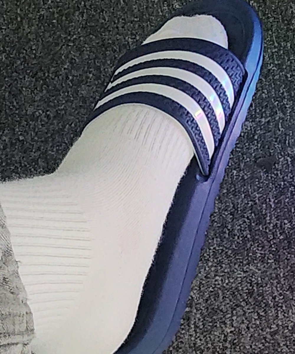 allst_blue's tweet photo. #남자발 #흰양말 #malesocks #whitesocks
오랜만 https://t.co/OuAhXBbbzd