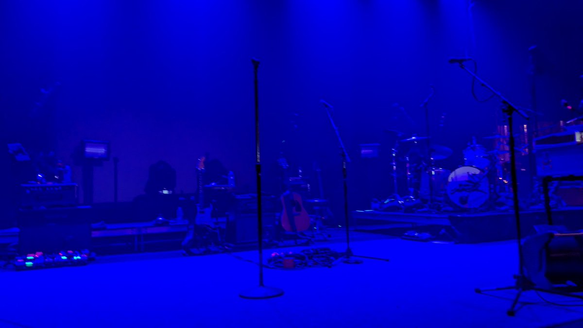 TeeDeeKay's tweet photo. Okay @tmbg we're ready 🙌
Happy Birthday @vvedge 🎈🎉 https://t.co/Vn75ljE44K