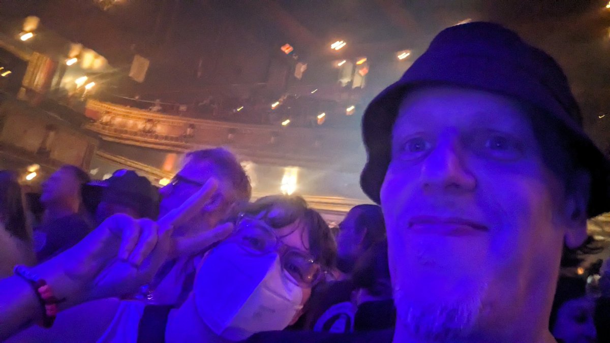 Okay <a href="/tmbg/">They Might Be Giants</a> we're ready 🙌
Happy Birthday <a href="/vvedge/">Victor Leung</a> 🎈🎉