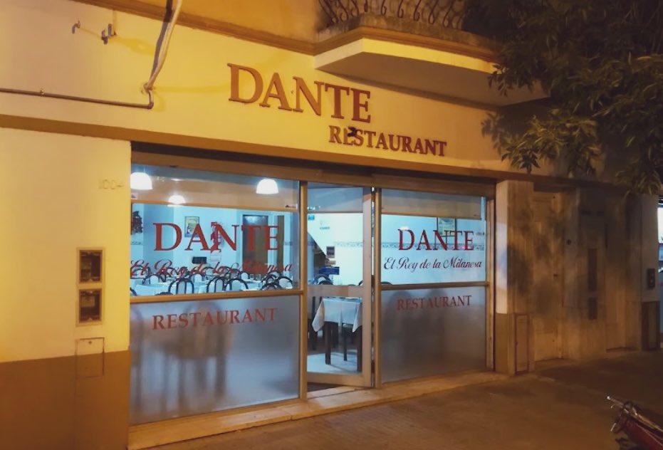 FabroLuna's tweet photo. Sabes que vas a comer como un campeón cuando el restaurante se ve así de afuera https://t.co/evvNJGIEaq