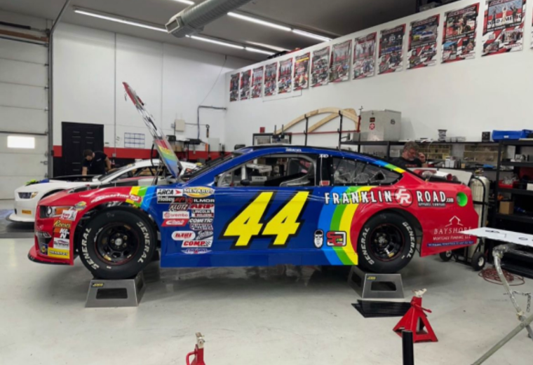 StartAndParkCar's tweet photo. From Thomas Annunziata's Instagram 

A Jeff Gordon Rainbow Warriors Throwback for the ARCA race at Mid Ohio this weekend 

This thing looks SICK!!!
#ARCA https://t.co/QddRCYKTIv