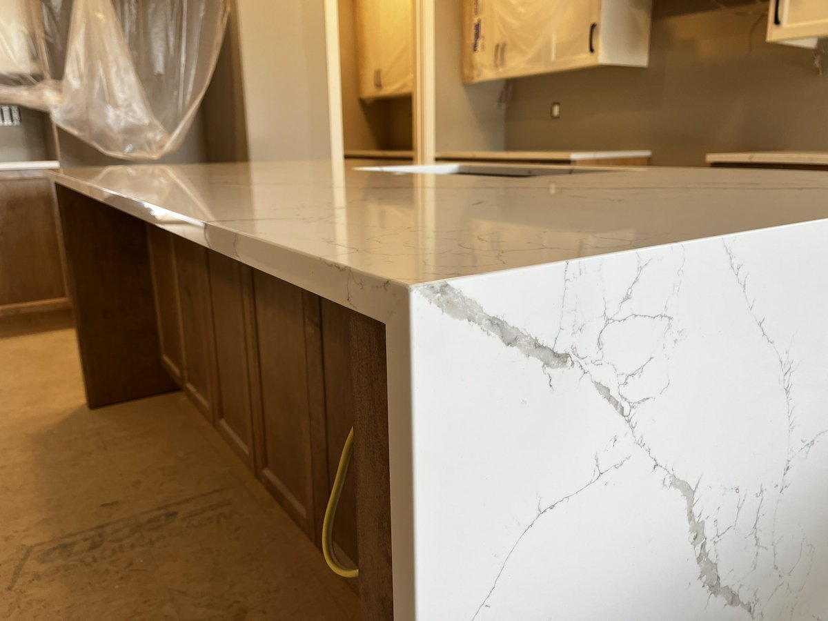 DittmarStone's tweet photo. A lucky family in #SylvanLake will be moving into this beautiful home soon.  Well done @TrueLineHomes and all the talented trades and designers involved 🙌🏼 #Quartz #QuartzCounterTops #NewBuild #NewHomeDesign #TrueLineHomes https://t.co/5OTlrnNoOG