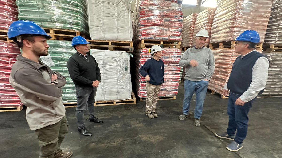 rolohurtado's tweet photo. Como intendente, apoyaré firmemente a empresas como BioFarma que impulsan el desarrollo económico local y crean oportunidades laborales.

Gracias por recibirnos y por el gran trabajo que hacen. https://t.co/GNiGuC0NZX