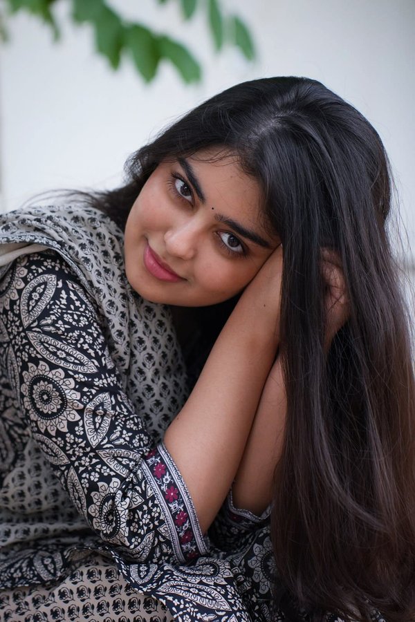 GQZRaevWsAAFbo_?format=jpg&name=900x900