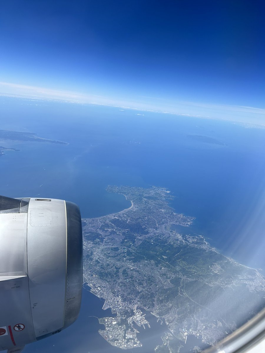 chobi_2535's tweet photo. 飛行機の中から、撮った写真　色々雲の写真‼️ 面白いのが､わたあめ⁈かき氷⁈みたいのも！楽しい　大阪までの空の旅でした。 https://t.co/yOwjXjto7D