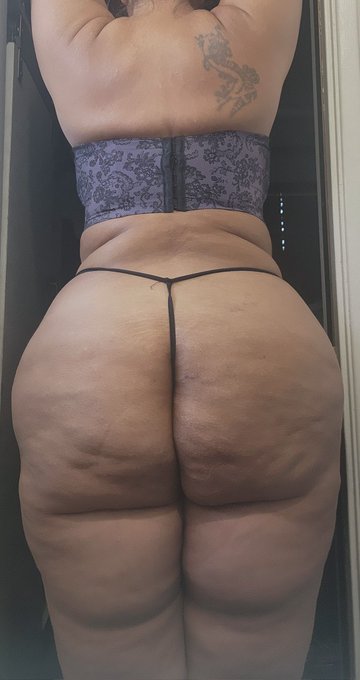 *Flash Sale Now* Thick Thighs, Phat Ass, &amp; a Small Waist 😋 OF Link in our Bio (No PPV) https://t.co/