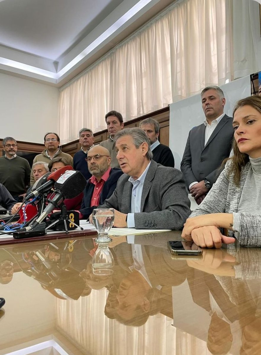 omarchafifelix's tweet photo. El Gobierno Nacional debe cumplir acuerdos y enviar los fondos para terminar el gasoducto que está en un 90 por ciento de ejecución. Debe hacerlo porque hay un compromiso asumido y porque los vecinos de San Rafael y General Alvear necesitan imperiosamente que esta obra finalice. https://t.co/211YCbbbxA