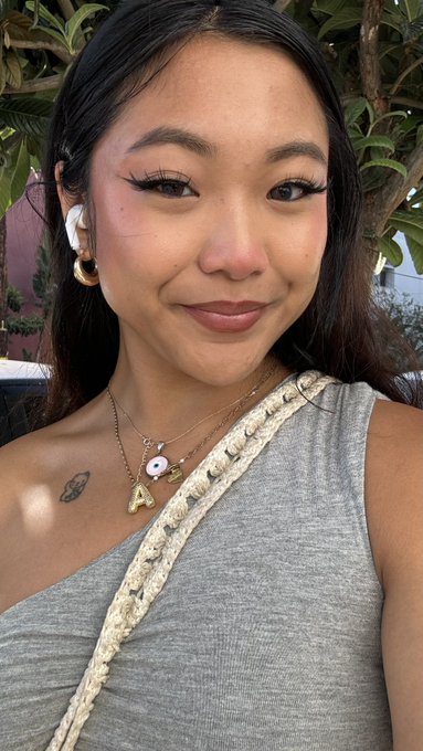 I did my makeup nice today ^-^ https://t.co/s7JTFrH2iy<a href="/tag/mvsales"class="tags"><span>#mvsales</span></a>