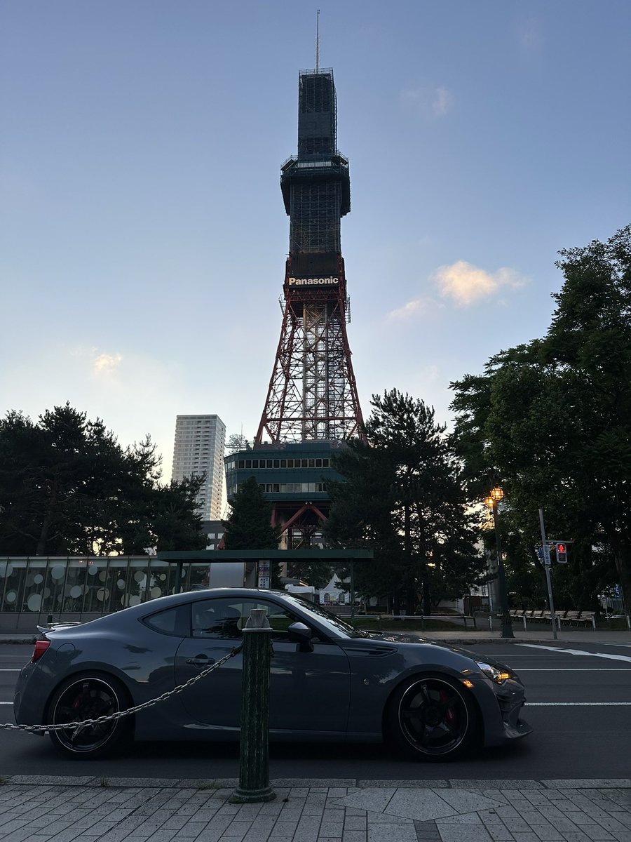 shimizuhiroyasu's tweet photo. 朝ドライブ。今日の北海道は晴れていて涼しいです。テレビ塔は修繕作業中かな?
#札幌テレビ塔
#札幌
#TOYOTA86
#トヨタ86
#zn6
#ヨコハマアドバン
#アドバンレーシング
#横浜アドバン
#YOKOHAMAADVAN
#ADVANTC4
#ナンカンタイヤ
#NANKANG
#ブレンボ https://t.co/NNt2YOky90