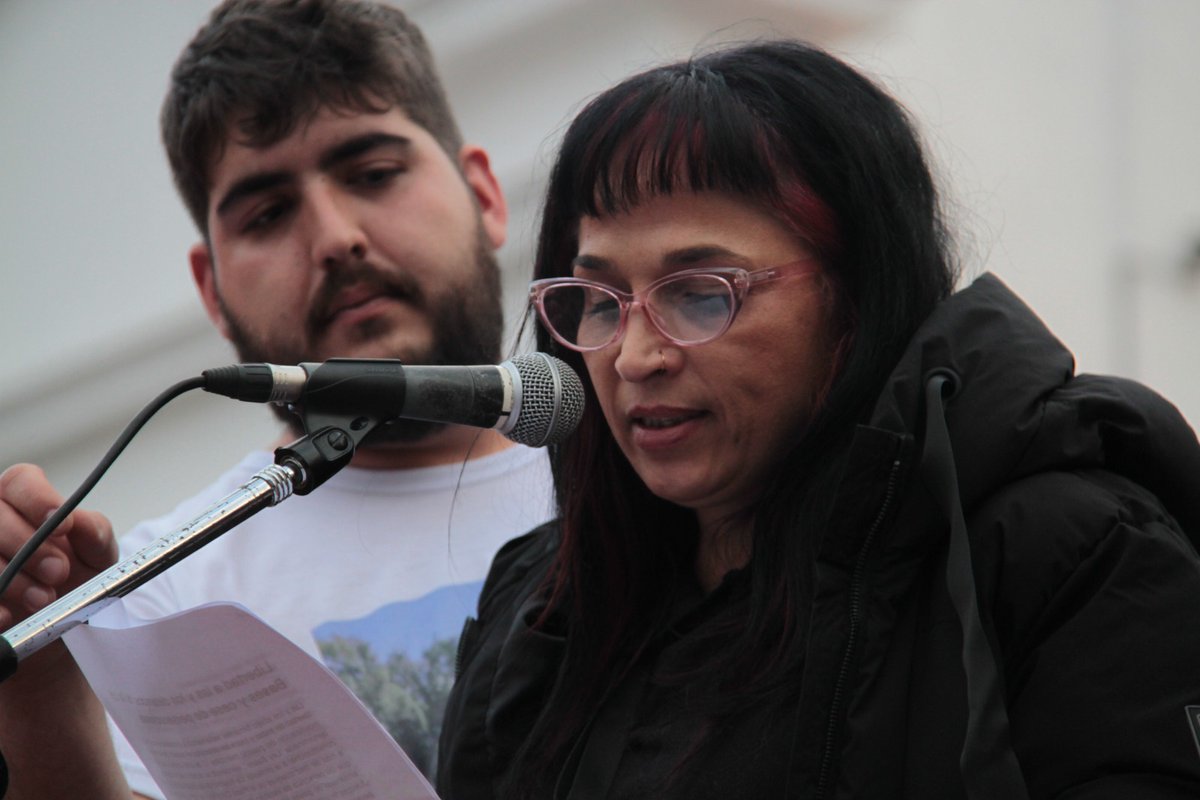 vaninabiasi's tweet photo. Falta de mérito para 11 de los 16 detenidos en la movilización por la ley Bases. Fueron liberados. Protestar no es delito. Armar causas, si. El mamarracho de Bullrich, Stornelli y Servini quedó al descubierto gracias a la acción de familiares y de manifestantes. Libertad a todxs https://t.co/jCtAicayws