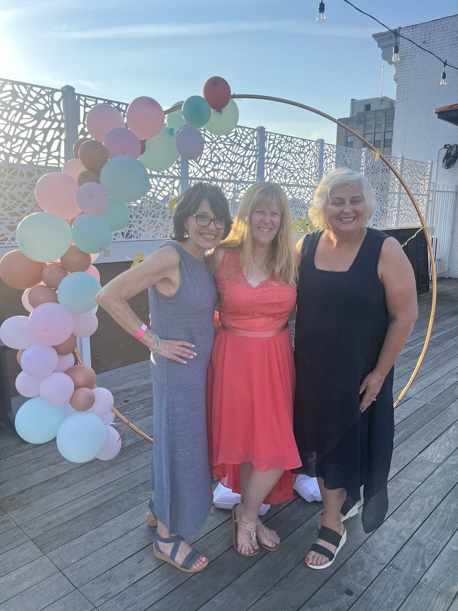 Jackson Ave School tweet media