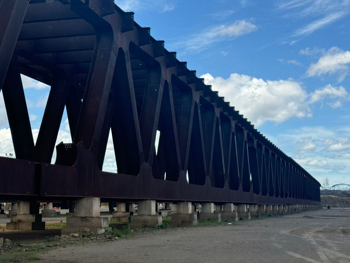 olgapereiraj's tweet photo. @TransporteGobVe
#EsNoticia | ¡Anuncio! Gobierno Bolivariano reactiva construcción del tercer Puente sobre el Río Orinoco ➡️ https://t.co/2mmETGGC6y #LaGMTVzlaIndetenible https://t.co/qBX4vgCnfQ