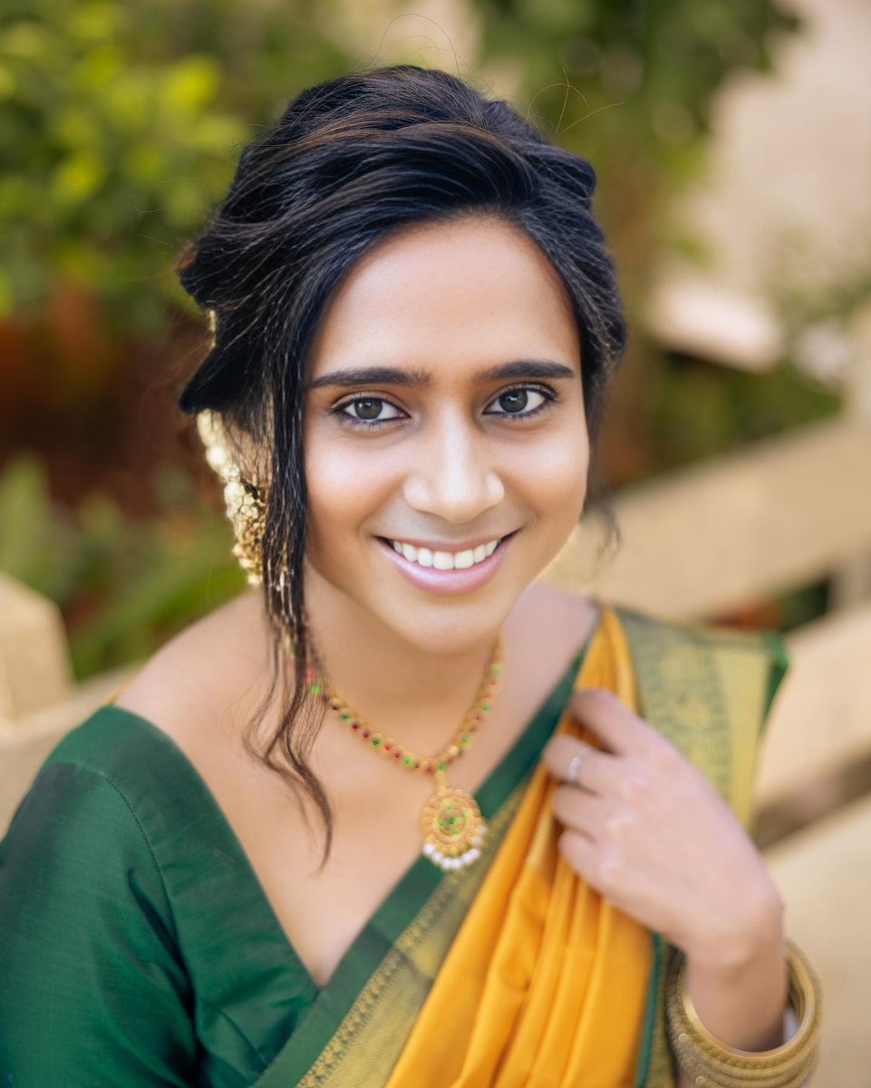 manisha_mithra's tweet photo. It took me a long time not to judge myself through someone else’s eyes 👁️👀 #naturalbeauty #selflove #weddingseason #yellowsaree #sareelove #sareebeauty #silksaree #treditionalbeauty #treditionallook #treditionalpic https://t.co/YvRroJwYpm