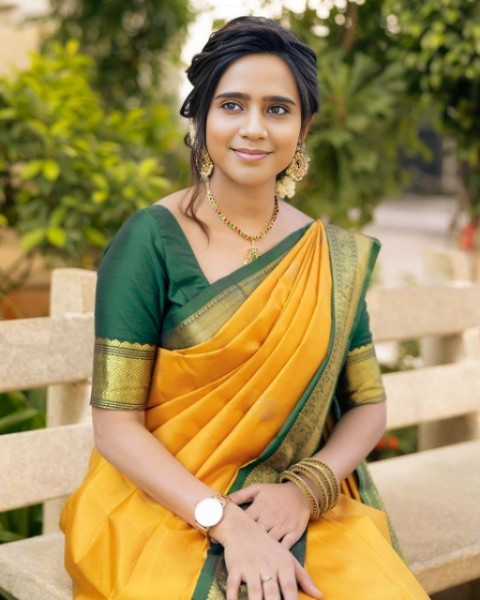 manisha_mithra's tweet photo. It took me a long time not to judge myself through someone else’s eyes 👁️👀 #naturalbeauty #selflove #weddingseason #yellowsaree #sareelove #sareebeauty #silksaree #treditionalbeauty #treditionallook #treditionalpic https://t.co/YvRroJwYpm