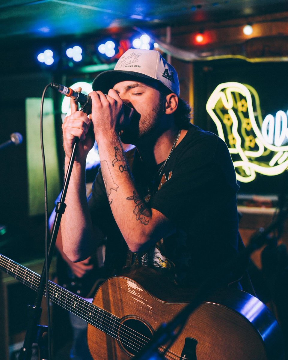 liampcoleman's tweet photo. Singing some of those new songs I keep talking about.
📸: Jakob Hugar
#luckyenough #wishingyou #newmusic #newsong #artist #newartist #acoustic #fullband #raisedrowdy #showcase #rock #country #rockcountry #countryrock #instagram #photos #shows #livemusic https://t.co/ldeYGLOSvc