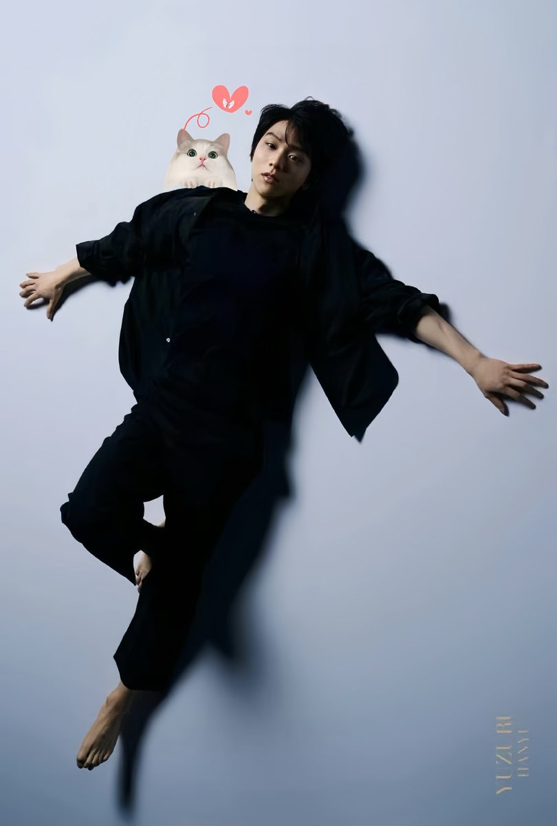 xiyou2107's tweet photo. 好好看，好想爬着😜。今天也在努力工作中吗？✨🌕🪽💕@yuzuruofficial_ 💖 ⛸️ 🌻，加油！另外祝@Yuzuru_C19 🎂🎉🎉🎉😘 https://t.co/oPIXdSMdn2