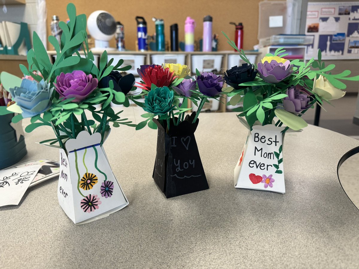 MsThiesen's tweet photo. Ss had so much fun creating original works of art for their loved ones. They worked so hard on both their projects (so did I) and were so proud of their perseverance through the process of both. Going to miss them all next year! @cedarhollowps https://t.co/kL5pDD6i3T