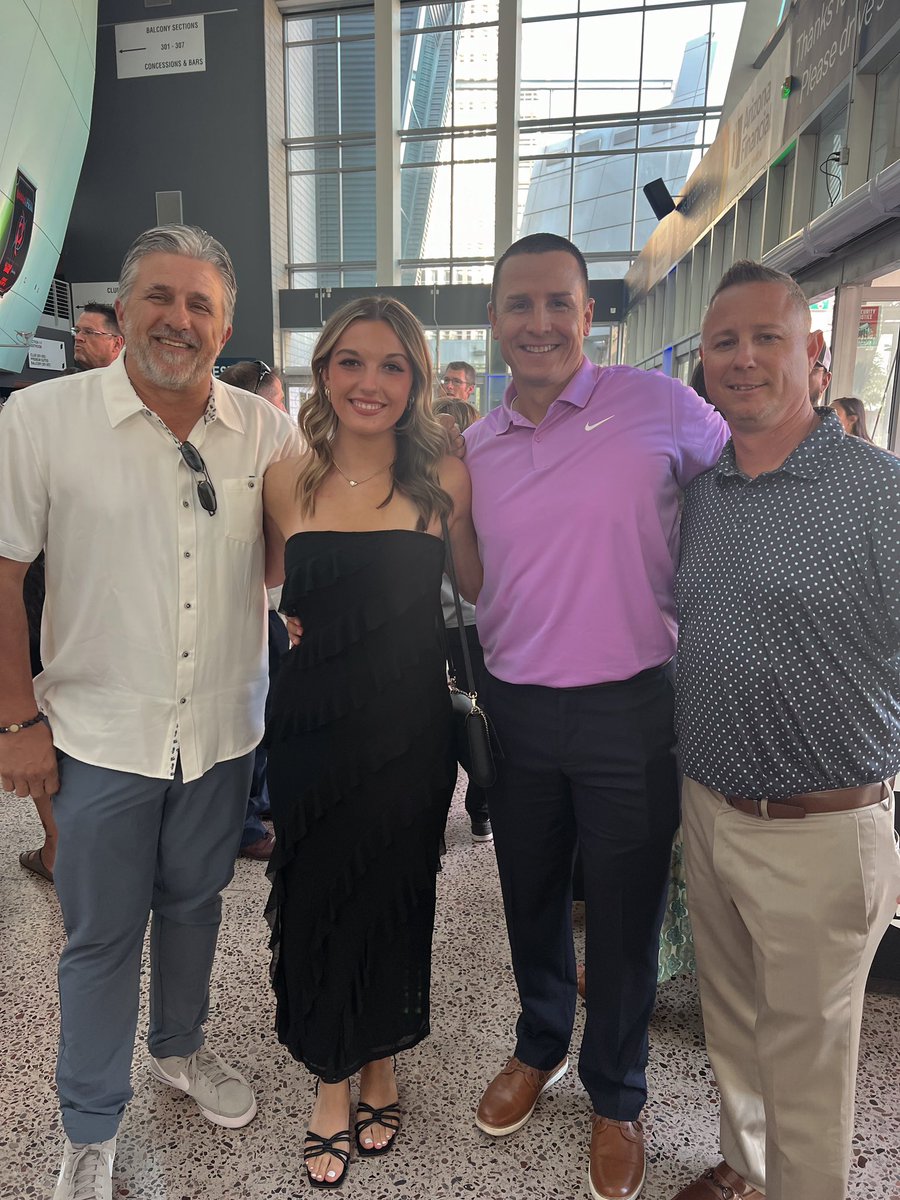 alexa_wilde17's tweet photo. So grateful and honored❤️🙏

https://t.co/cqvhKgBBuy https://t.co/ePeLFhApmu