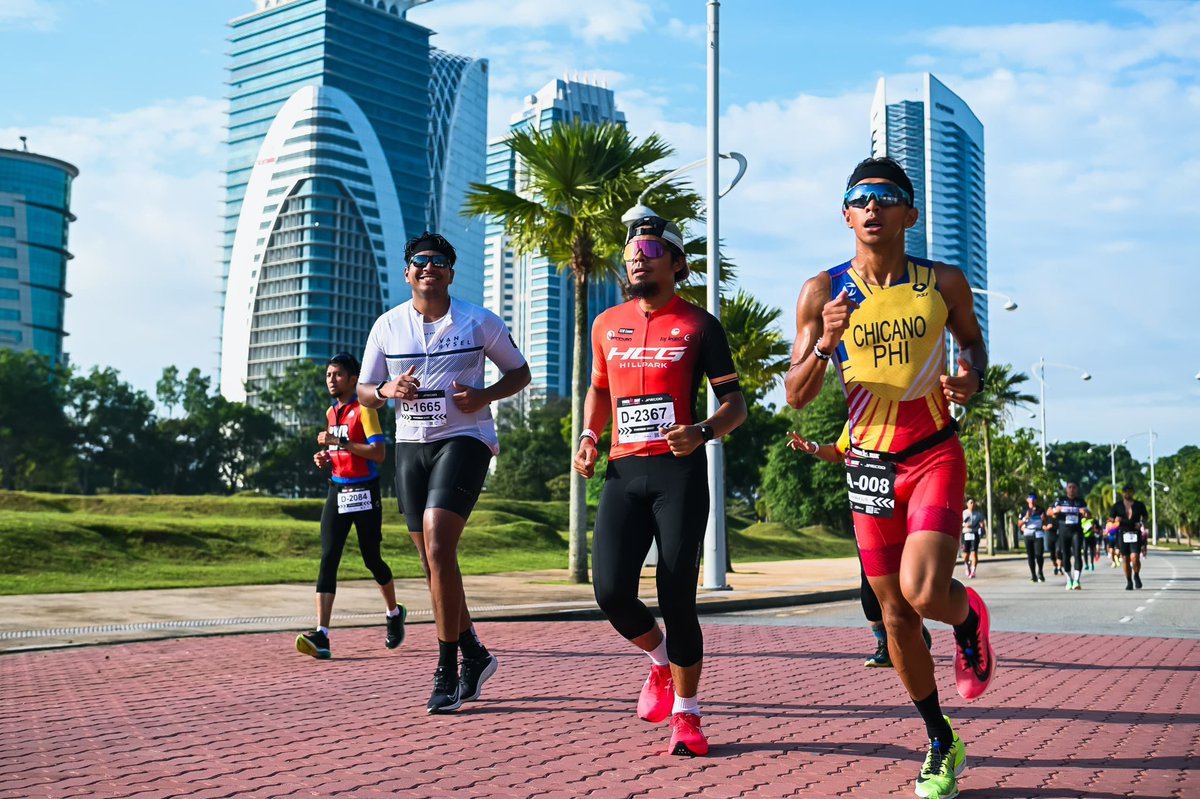 MyCEB's tweet image. Another epic sporting event supported by MyCEB, Powerman Malaysia drew over 4,000 athletes, both local and international, to the streets of Putrajaya for an exhilarating run-bike-run format competition.
Read more at instagram.com/p/C8YJuYJh06U/…
#SportingEvents #MyCEB