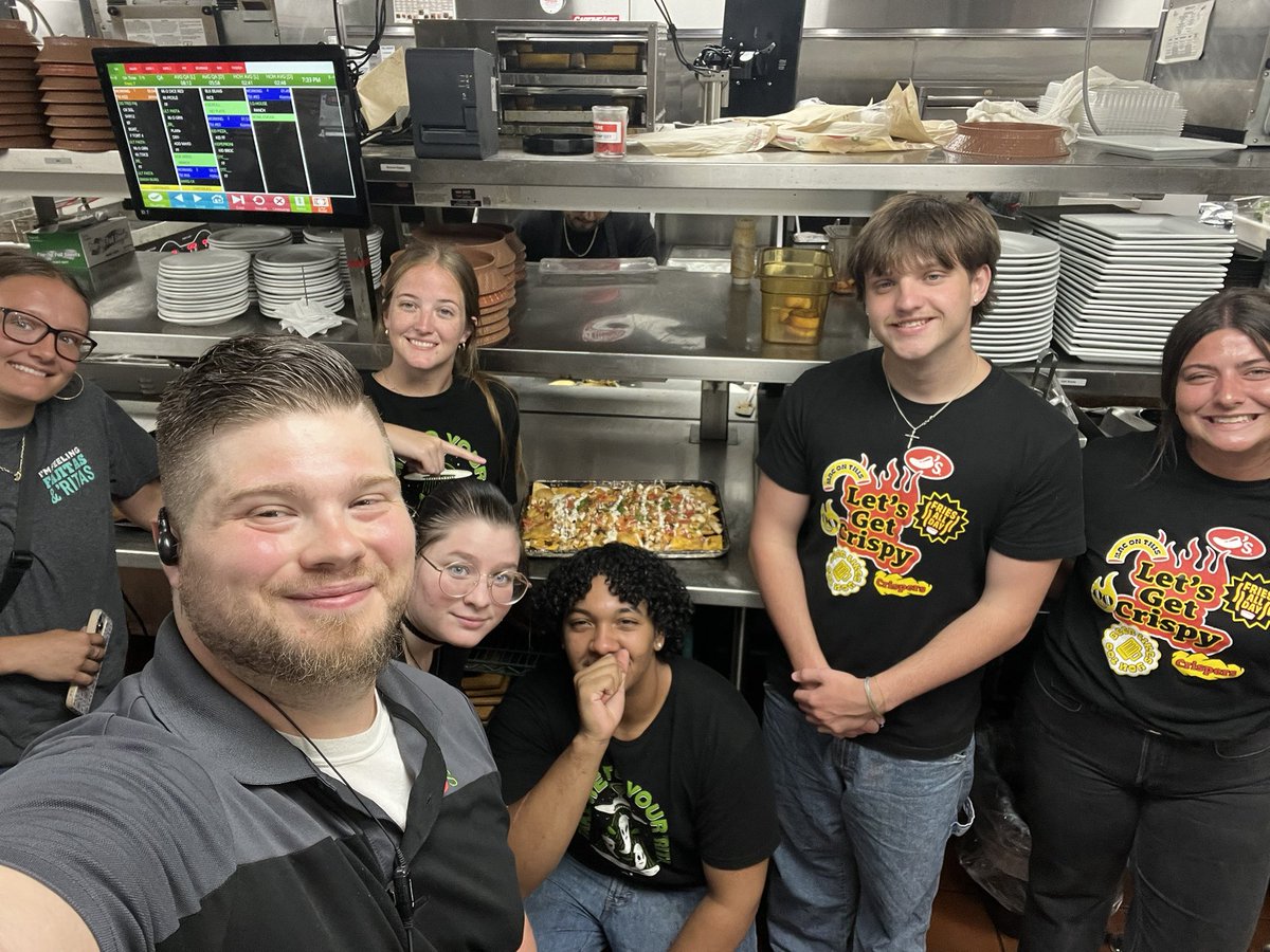TylerRayburn09's tweet photo. Sheet pan nachos for the team tonight! 

Needless to say they didn’t last long!

#senseofbelonging #leaderled https://t.co/AfhlSggGFn