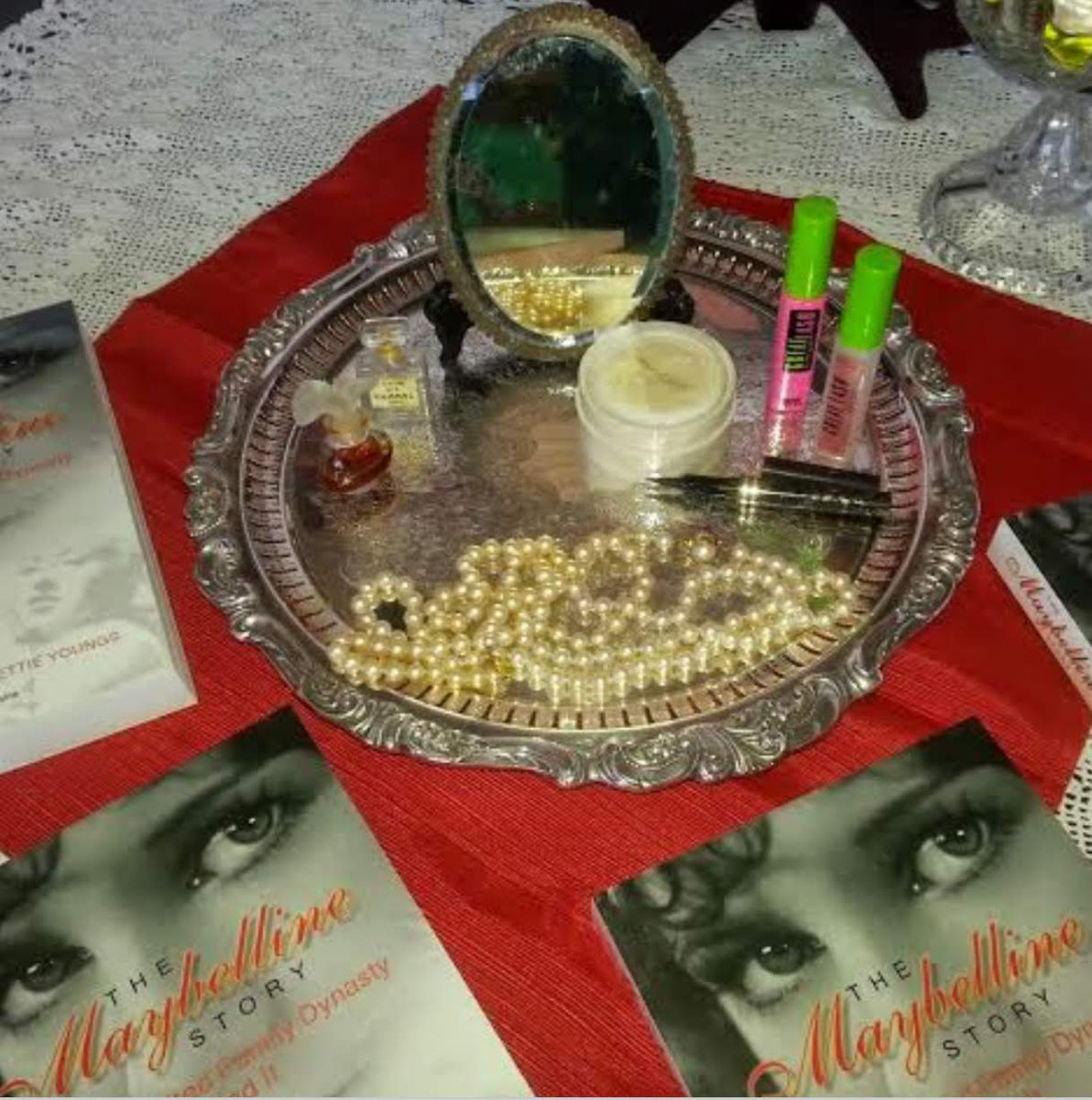 SWMaybelline's tweet photo. https://t.co/fF5ouUsnuL
When Tom Lyle Williams discovered his sister's simple eye beauty secret, a corporate giant was born. He knew his determined creativity, advertising genius, and belief in himself were all he needed.
#MarketingSuccess #MarketingStrategy #advertisinggenius https://t.co/GEWqKpAc8p
