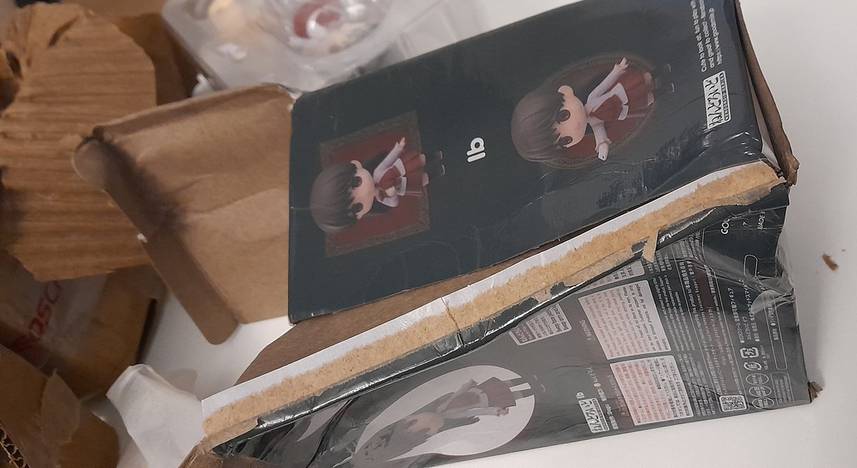 i'm so sad right now, i just got a package and it was all wet and destroyed. The worst part is that it was the IB nendoroid, I love the game and characters and this was the only thing i could get of it...