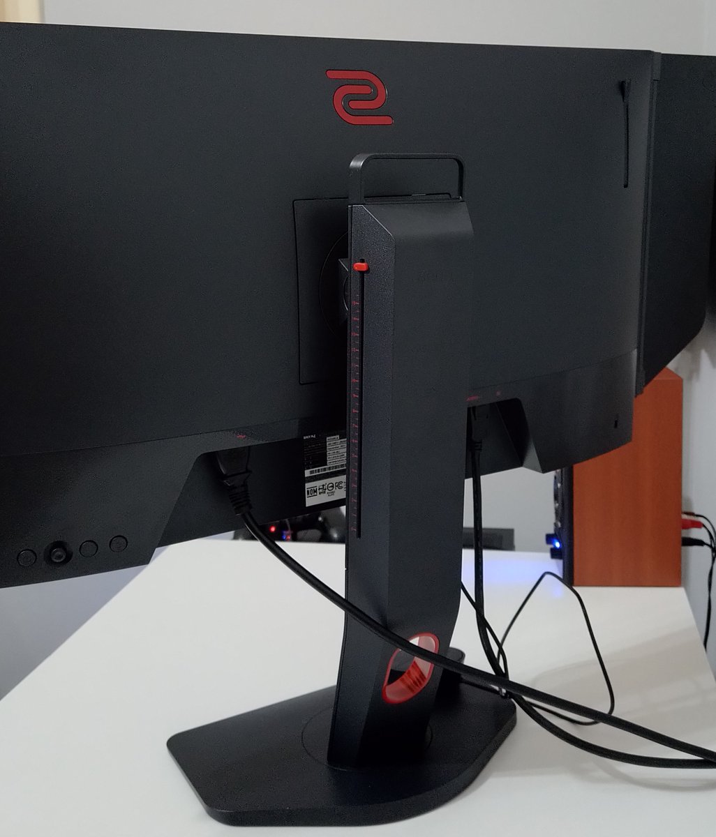 Estoy vendiendo mi Zowie XL2546k 240hz. Cualquier cosa al MD.