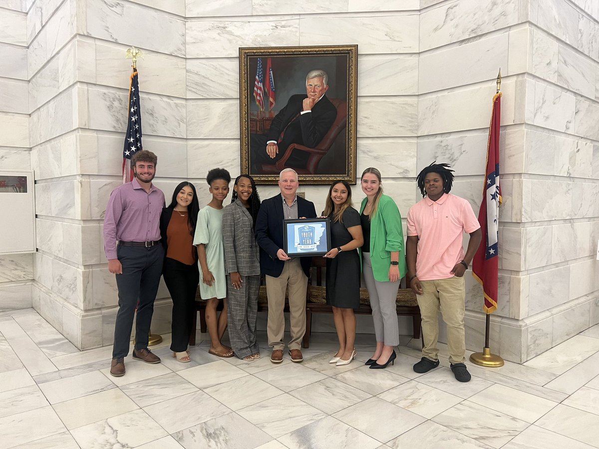 Our Youth of the Year candidates had an opportunity to meet Attorney General <a href="/timgriffinark/">Tim Griffin</a>!

They were inspired to learn that AG Griffin is an Alumni of the Magnolia Boys &amp; Girls Club! 

Thank you for your leadership <a href="/AGTimGriffin/">Attorney General Tim Griffin</a>! 💙

#ARBGC #GreatFutures