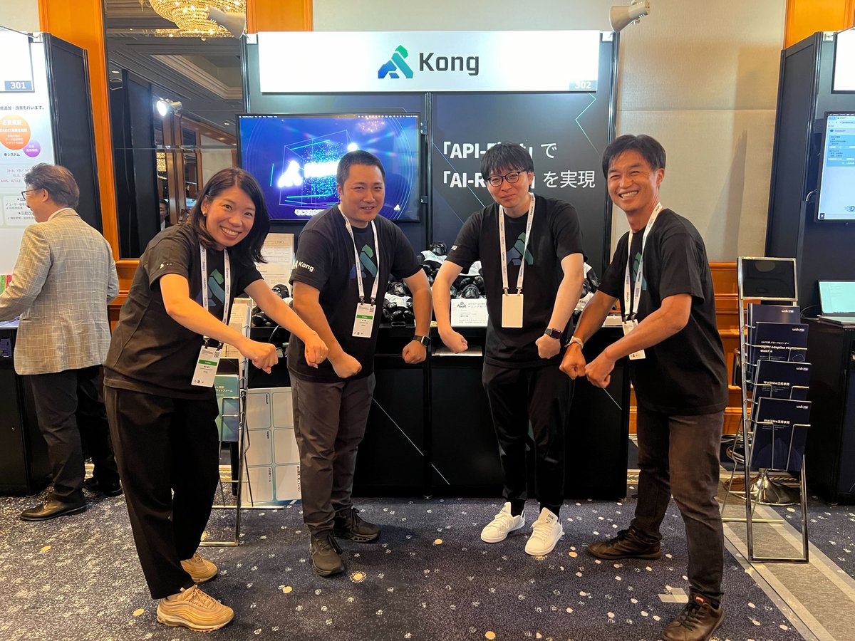 shi_wenhan's tweet photo. 昨日は #GartnerApps に参加してきました！たくさんの方にKongの良さをシェアした。会社代表の #Kong君 は大人気でだいぶ持ち帰ってられた。今日もまだ残っているので是非ブースの方にいらしてください。@KongJPN #AIGateway #APIOps https://t.co/DSjGAKfWvn