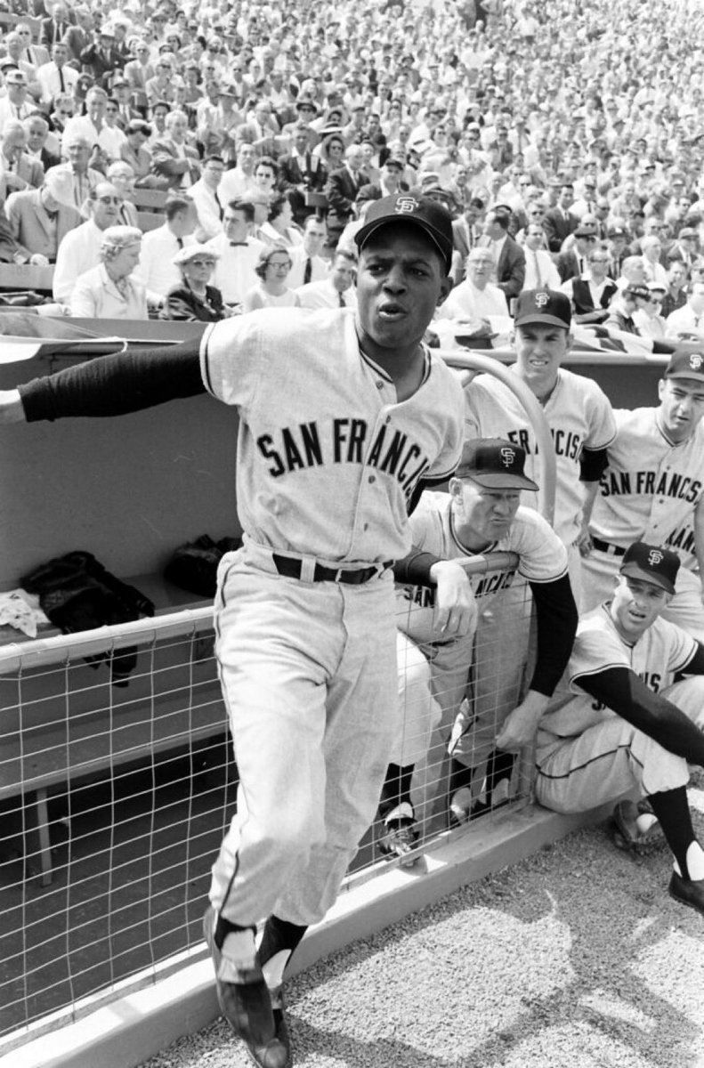 Rest in peace to a baseball legend, Willie Mays.

So, so many great memories of him. Here he was captured at the first Dodgers home game at the Memorial Coliseum in 1958 🙏