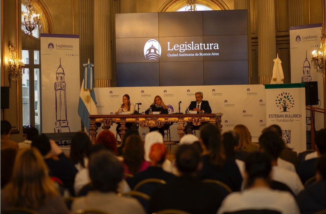 En el mes de la #ela se realizó el encuentro “Hablemos de ELA” junto a la <a href="/EBFundacion_ok/">Fundación Esteban Bullrich</a> , pacientes, familiares y profesionales de la salud.
Sigamos difundiendo y concientizando para que avance la investigación y lleguemos a la cura.

<a href="/estebanbullrich/">Esteban Bullrich</a> 💙