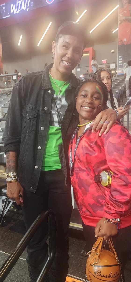 <a href="/SubriaWhitaker/">Subria Whitaker</a> That's the FIRST pick ever for THE ATLANTA Dream right there! How dare they? #TyYoung  this is her and my daughter last yr! I wish we could've gotten her on our coaching staff but I understand since she's from the Chi <a href="/tyoung11/">Ty Young</a> ❤️