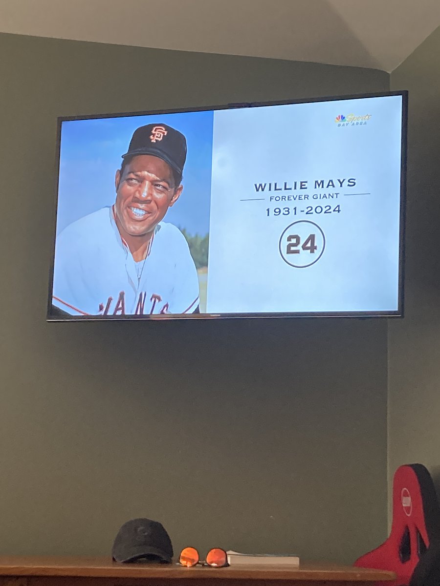 Mbilly12821175's tweet photo. Willie Mays passed away. #WillieMays #RIPtotheGOAT #RIP #RIPLegend #SFGiants https://t.co/DFYUaLa7SJ