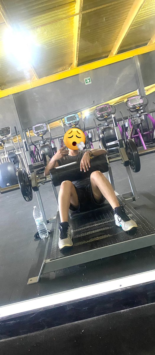 Alguien tráigame un garrafón de agua #gym #mtygay <a href="/RegiolandiaMxOf/">ŔƐƓĪ❤️‍🔥ĿᗩᑎDĪᗩ 🦋 ᗰӾ</a> <a href="/RegiolandiaMTY/">العقص</a>