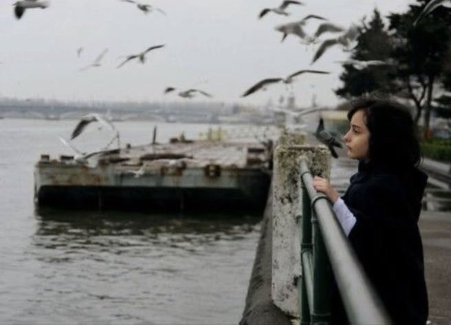 ابقى وحيد أفضل من مواصل إنسَان 
 " يسدد بـ وصلكَ . . فراغاتَ يومه "