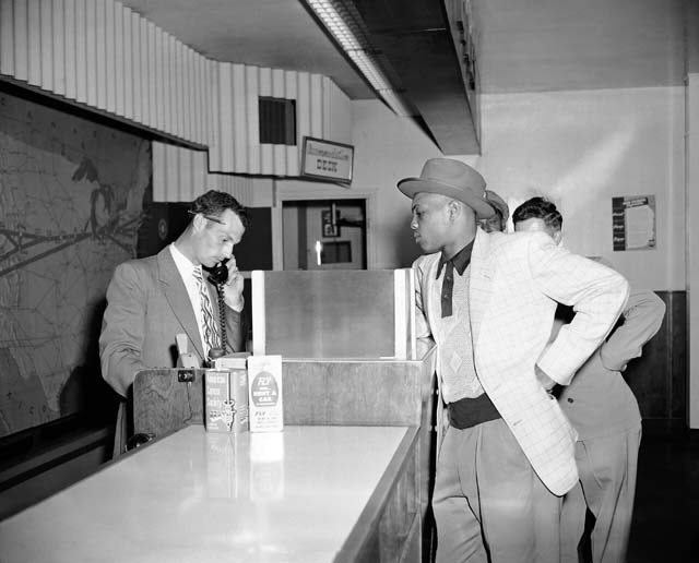 GarySharp_'s tweet photo. The last minor league game Willie Mays ever played was in Omaha. He was photographed at the Omaha airport picking up his ticket to join the Giants in New York. https://t.co/IVAE67ntpg