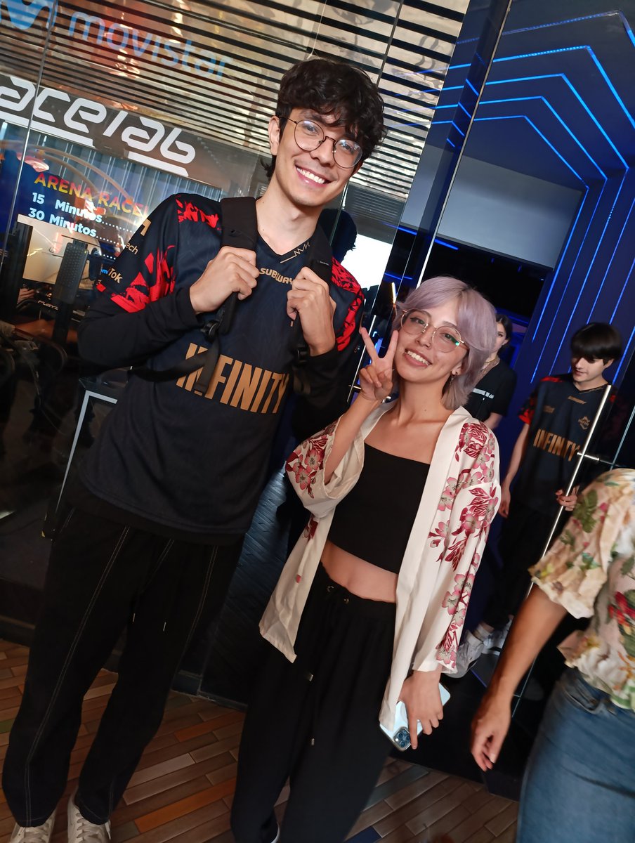 INFLaUltra's tweet image. Apoyando al equipo después de este resultado no esperado pero debemos seguir escalando para llegar a la cima.

Vamos @InFinitye_sport  ❤️🖤♾️

#EIP #ComunidadesRiotLatam