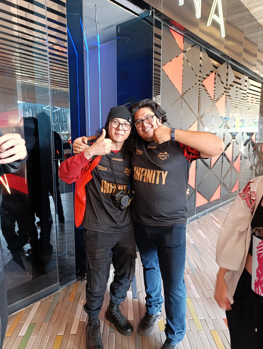 INFLaUltra's tweet image. Apoyando al equipo después de este resultado no esperado pero debemos seguir escalando para llegar a la cima.

Vamos @InFinitye_sport  ❤️🖤♾️

#EIP #ComunidadesRiotLatam