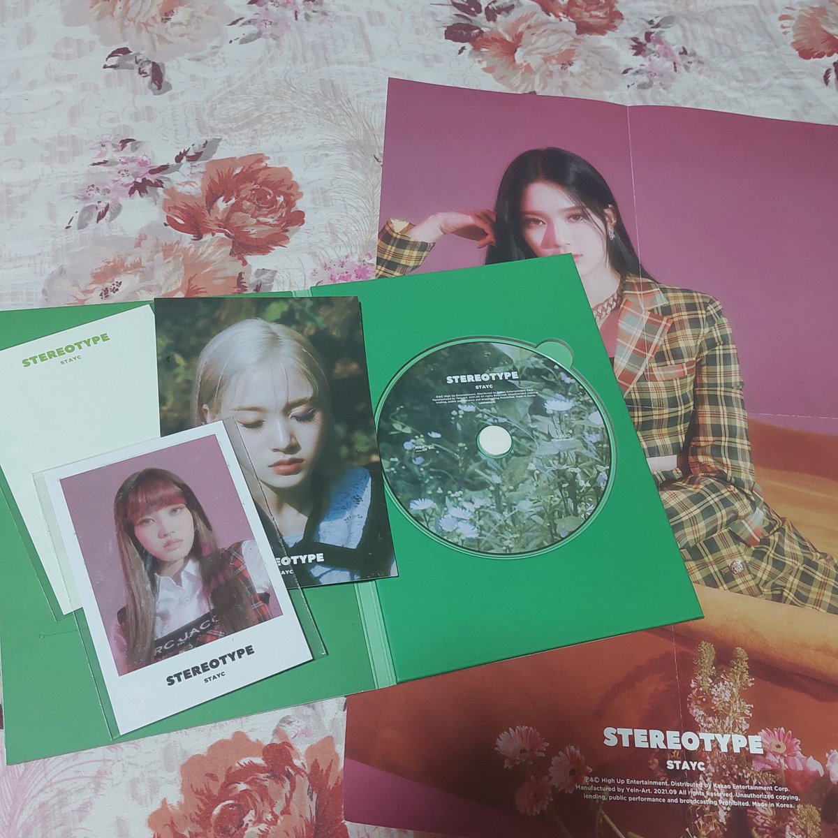 luvmminmail's tweet photo. ꒰ ♡ #luvbbentables ꒱ 
wts lfb ph stayc stereotype b ver unsealed album 

— album is for 350 (500 if with isa wink)
— chech alt for condi
— can tingi isa wink pc for 350
— mop gcash payo | 3 days dop

# stayc album unsealed pc photocard isa princess https://t.co/6JgMLXOO0A