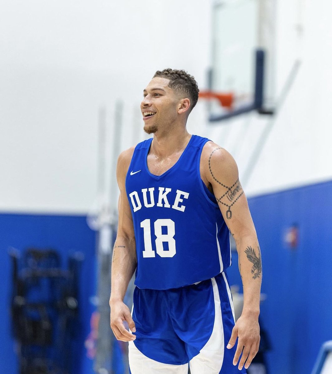 EdeyMuse's tweet photo. First look at Mason Gillis in a Duke jersey (albeit practice jersey)

Thoughts? How does it look👀? (via his Instagram) https://t.co/irmNw5Pa9n
