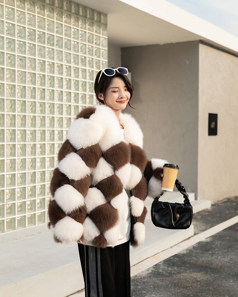 jiunuofur47446's tweet photo. New Fashion ! ! ! Accept Customize, Global Shipping !
Diamond lattice colors design, Real FOX FUR Jacket !
#realfoxfur #newdesign #mixcolors #furjacketsforwomen #youngfur #womenfurcoats #newfashion #luxurylifestyle #classicclothing #popular https://t.co/GfT8wYRVL0