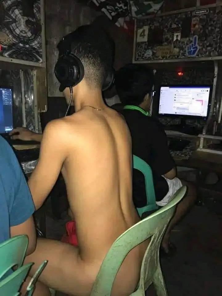 Mungu_'s tweet photo. GENT JA ESTOU AQU NOS ESTUDIO DA @Habbid  CONFIGURANDO O SAM PRA LOCUTAR https://t.co/utswIrzk9Y