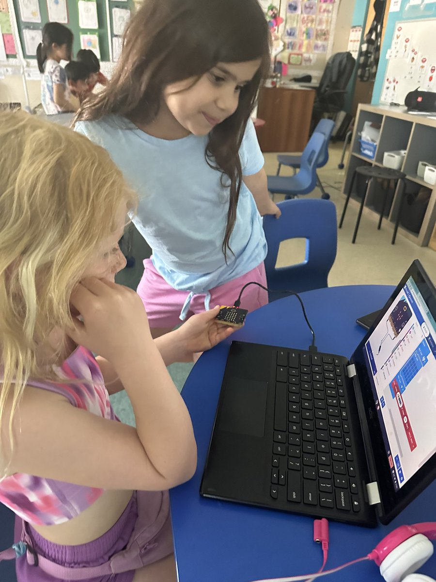 MrsCiampaClass's tweet image. Our code challenge for today: create a flashing heart and add a melody or sound to match. This was such a fun way to combine @microbit_edu and music 🎶 to our room. #ocsbCodes #ocsbArts @StEmilyOCSB