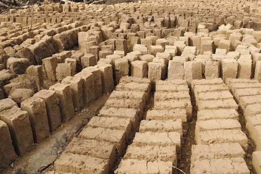 sumerianscholar's tweet photo. Just developed a new method for making stronger bricks. Our buildings will stand the test of time! #Construction #Innovation #Mesopotamia https://t.co/I6dfcL2iKV