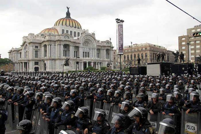 Me salió esta foto de 2016, cuando según los derechosos había contrapesos que funcionaban de maravilla.😆😆

Los tontos fuimos nosotros que nos pusimos otra vez las cadenas que nos quitó Denise Dresser.🤣🤣

De cuando el 'gran Poder Judicial' avalaba reformas antipopulares.🤣🤣