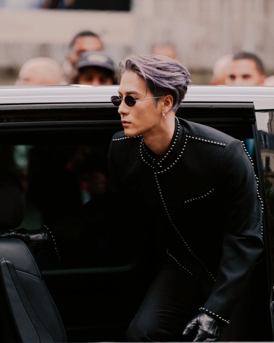 JacksonWGlobal's tweet photo. [INSTA] 240619 @Dathhh

📸 Jackson Wang at #LVMenSS25

#JacksonWangxLVMenSS25 #JacksonWang #王嘉尔 #잭슨 #TEAMWANG @JacksonWang852 https://t.co/fFTUMcWpm3