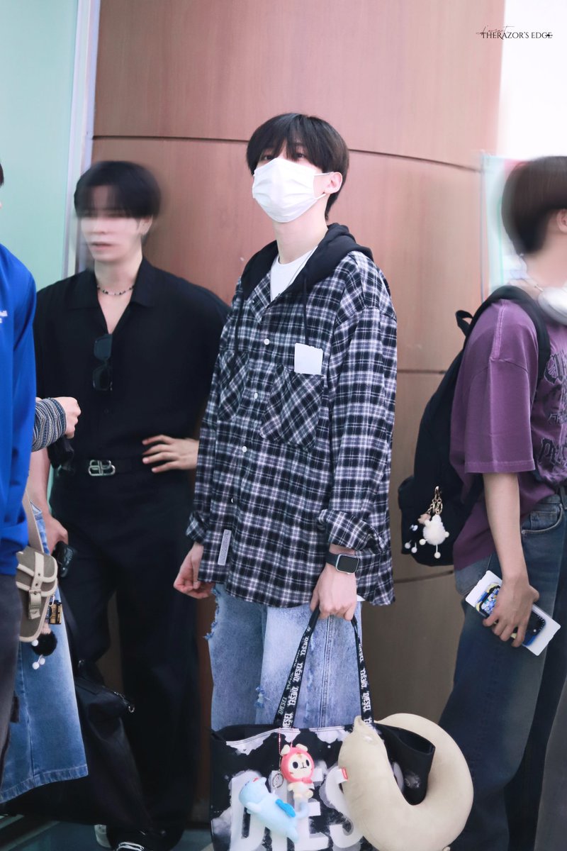 하 디젤에 랑모랑 강모 달고다니는 남자 처음 봄