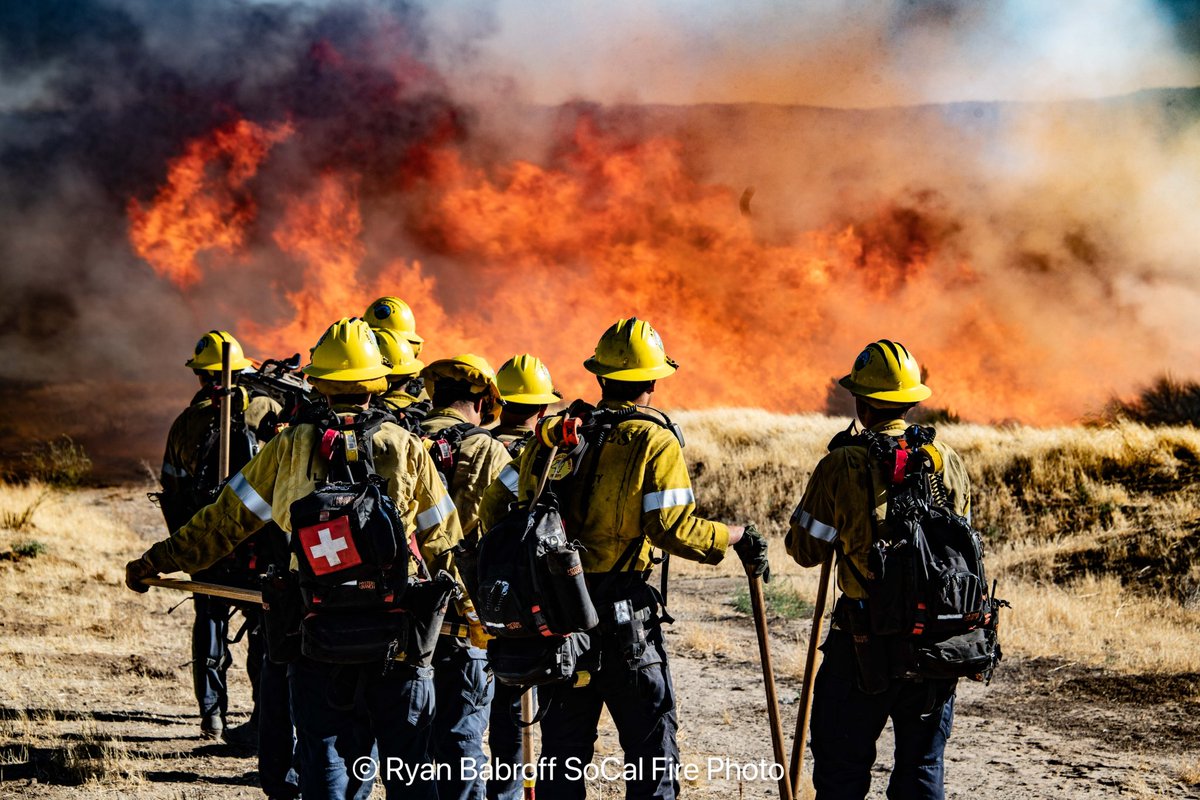 SoCalFirePhoto's tweet image. A few photos from the #MaxFire on Sunday in the #antelopevalley fueled by high temps, strong winds and a major grass crop it burned 337 in a couple short hours. A handful of out buildings were destroyed. This fire is 100% contained at this time.