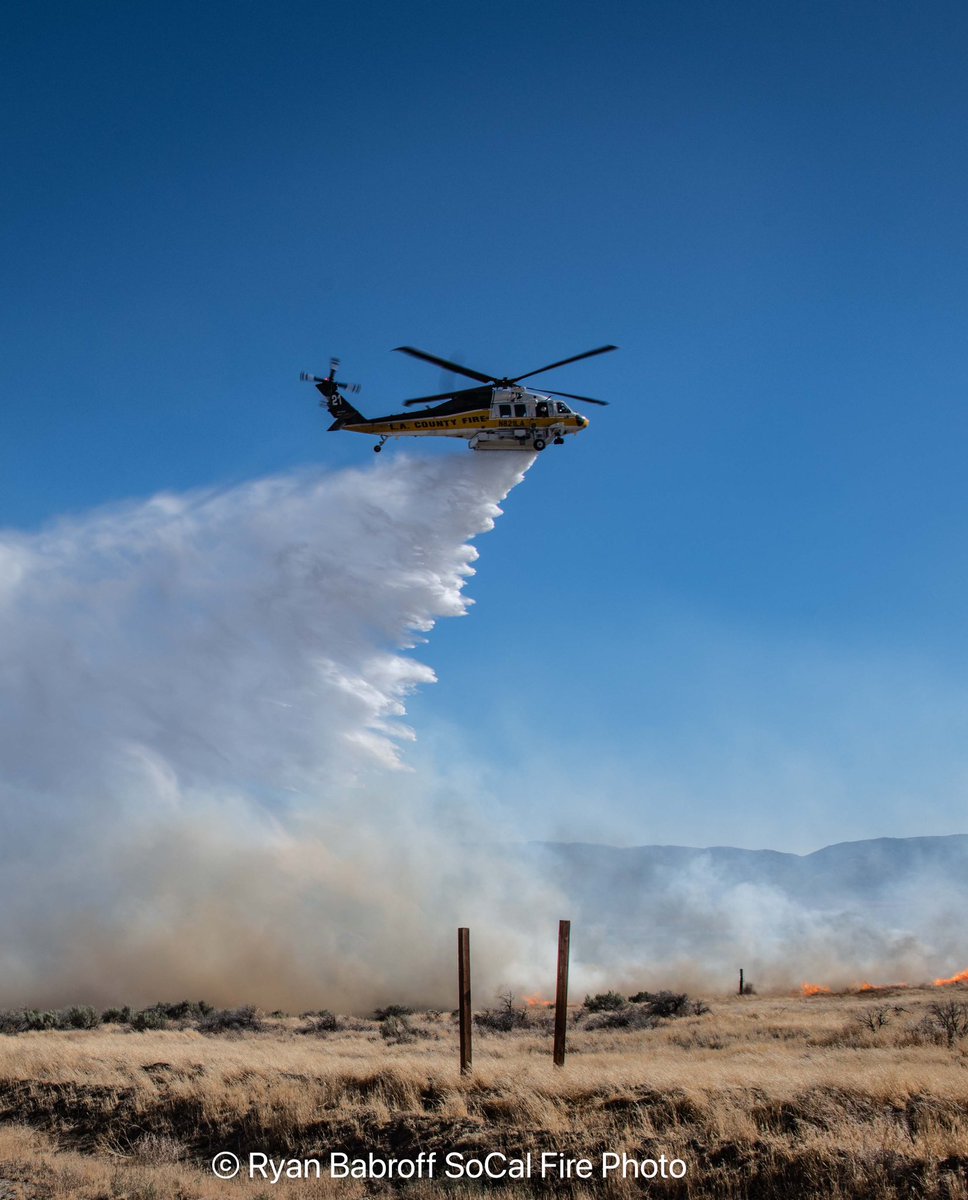 SoCalFirePhoto's tweet image. A few photos from the #MaxFire on Sunday in the #antelopevalley fueled by high temps, strong winds and a major grass crop it burned 337 in a couple short hours. A handful of out buildings were destroyed. This fire is 100% contained at this time.